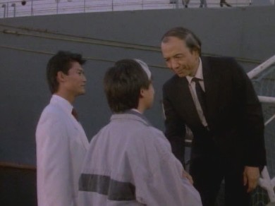 Angus MacGyver Trucs et Astuces - 2x04 L'Enfant D�sir� - Ston (qui trahi Paul) et Lee (qui l'ach�te en souhaitant devenir immortel)